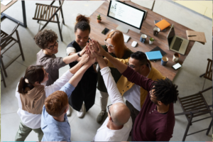 Quais são as melhores práticas para a divulgação e promoção de programas e projetos? Engajamento do público-alvo e o sucesso das iniciativas.